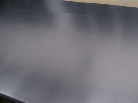 What are the characteristics of titanium plates